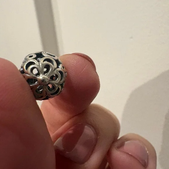 PANDORA ROUND FLORAL CHARM - Picture 6 of 6